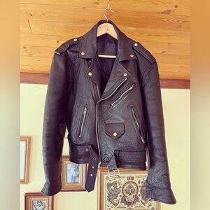 Beautiful Genuine Leather Motorcycle Jacket (Made in Canada/ Size Medium)